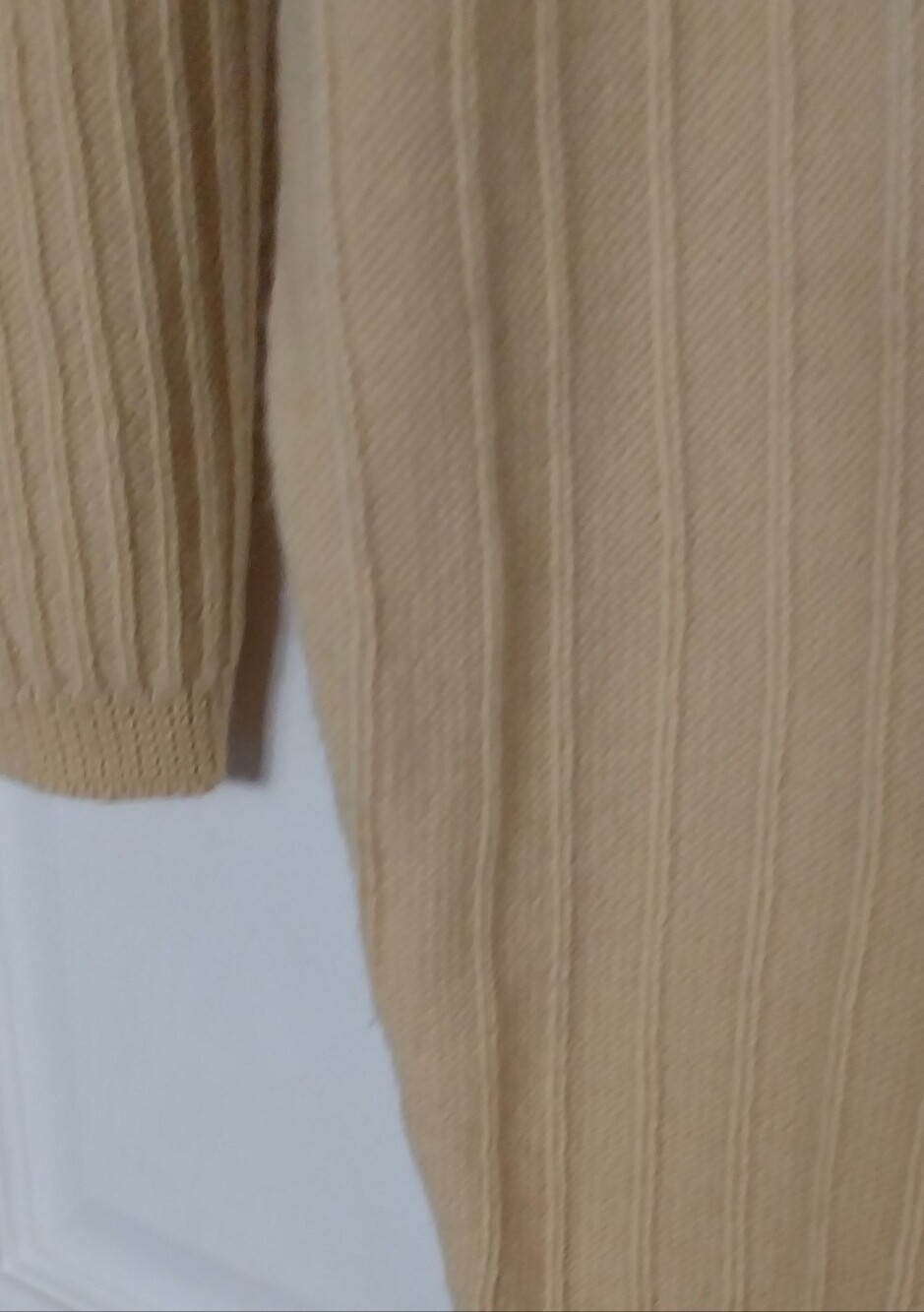 💯% Wool Ribbed Long-Sleeve Sweater - Picture 5 of 9